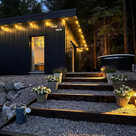 Luxurious Cabin With Private Hot Tub *
